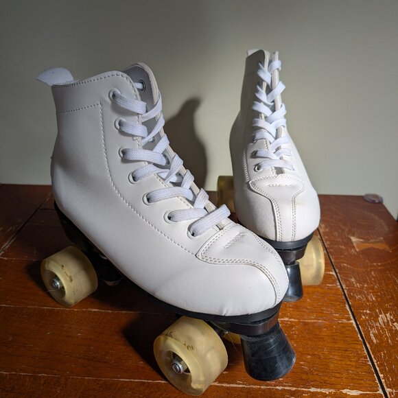 🛼 Classic White Roller Skates – Women’s Size 7 / EU 39 - Picture 1 of 8